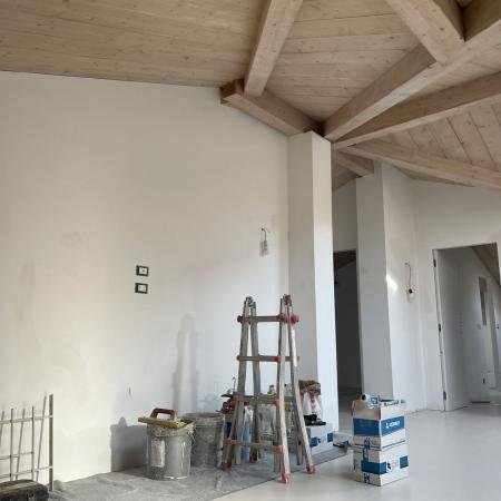 Soffitto di legno grezzo